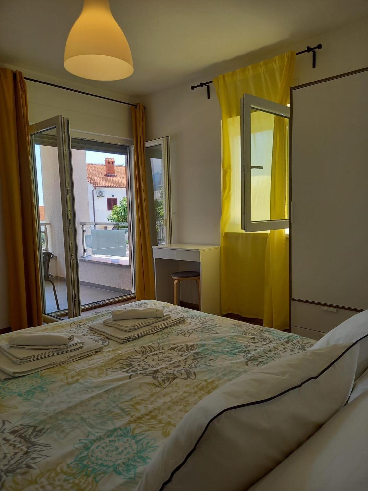 Apartments Stella Krk Town Luaran gambar